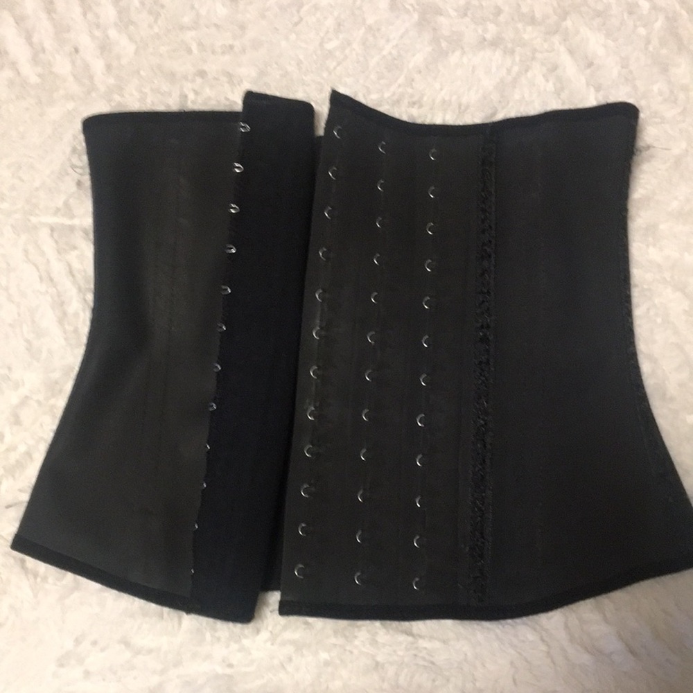 Black three hook waist trainer